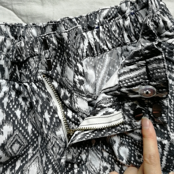 AMERICAN EAGLE Aztec Soft Shorts Paperbag waist Shortie 00 AE - Picture 3 of 8